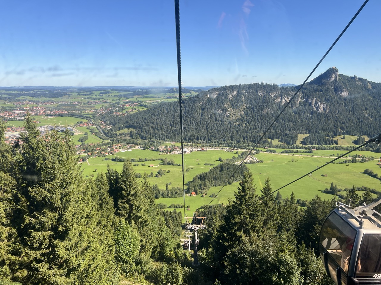 Gondelfahrt zur Breitenbergbahn Bergstation mit Alpenblick
